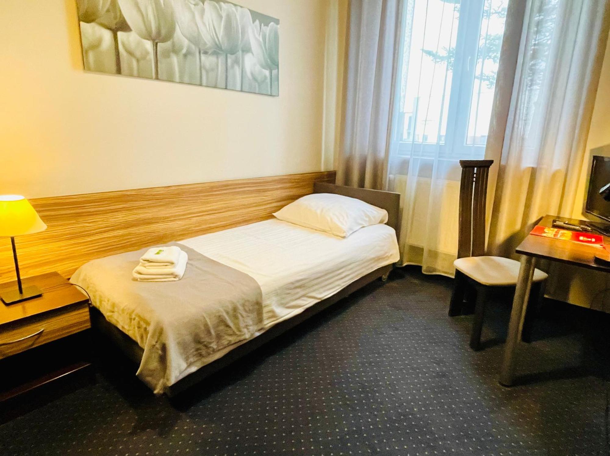 Hotel Seven 7 Kaliszki Exteriör bild