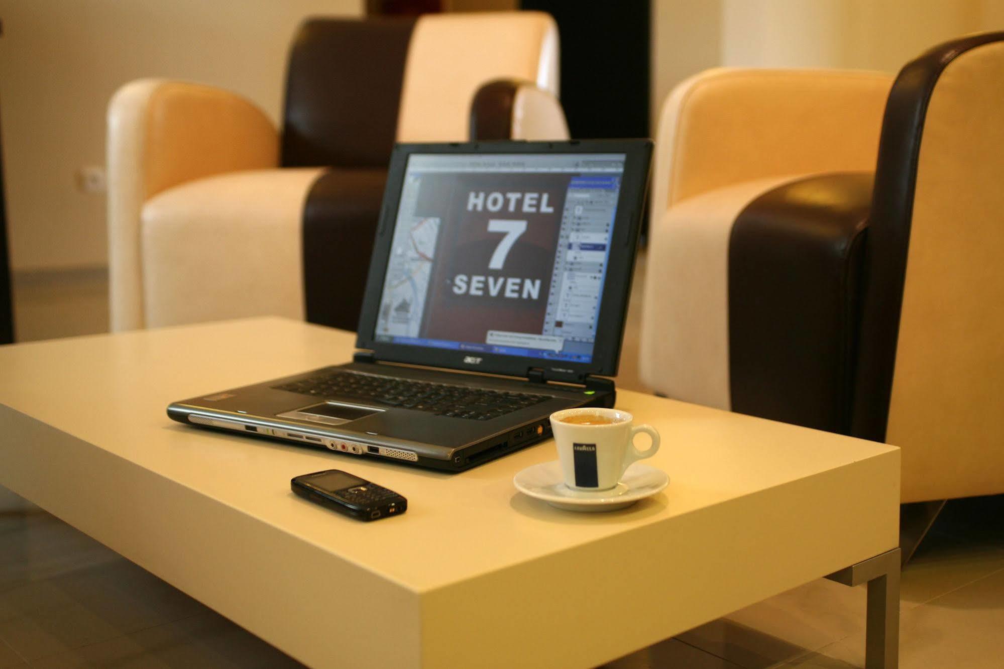 Hotel Seven 7 Kaliszki Exteriör bild