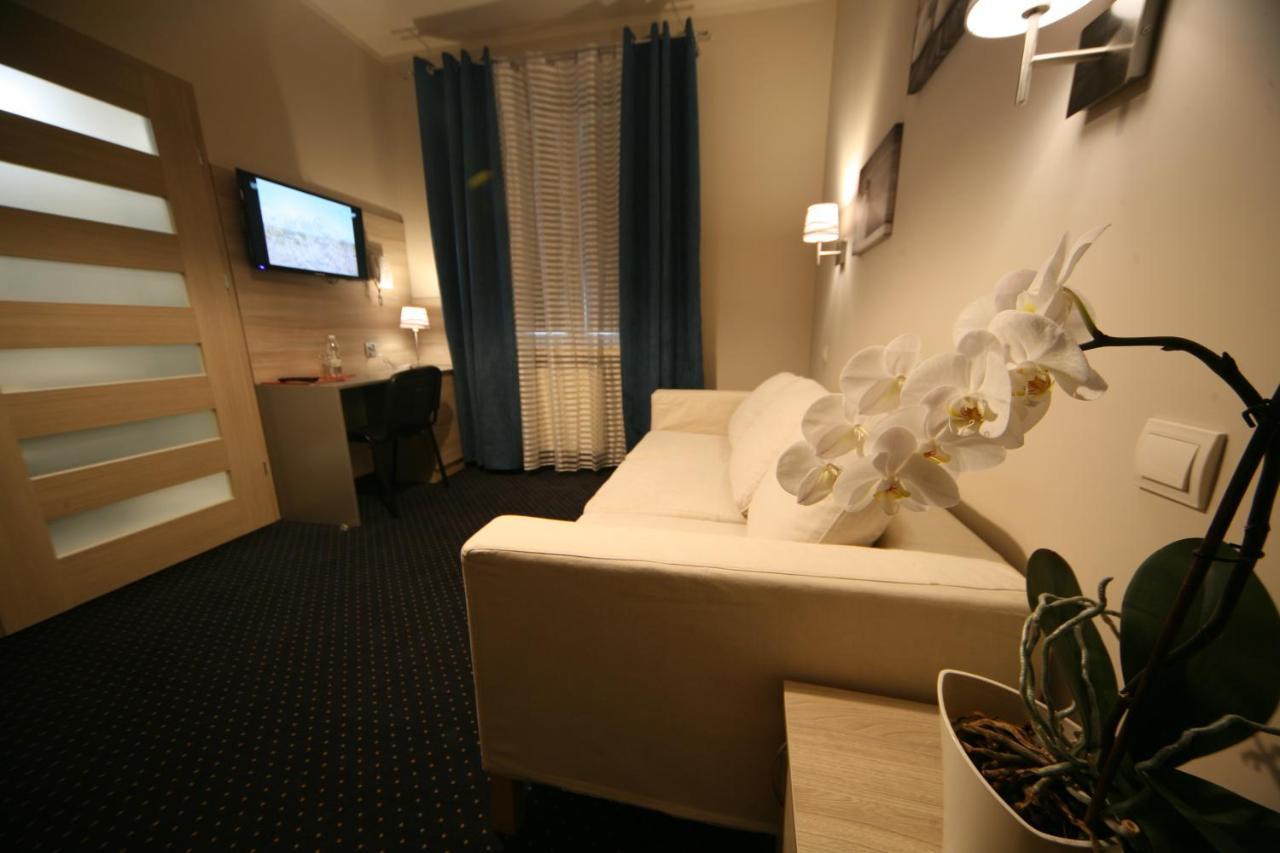 Hotel Seven 7 Kaliszki Exteriör bild
